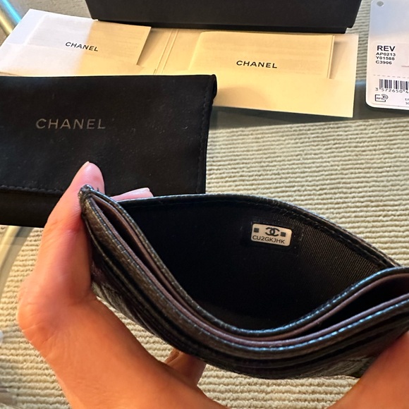 CHANEL Quilted Black Card Holder - Picture 9 of 16